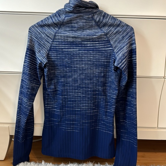 Women’s Nike Pro Hyperwarm Pullover - Picture 4 of 4